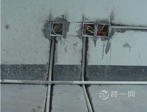 居家装修水电现场施工图片